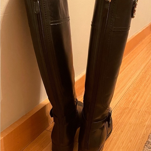 Tory Burch - Picture 2 of 6